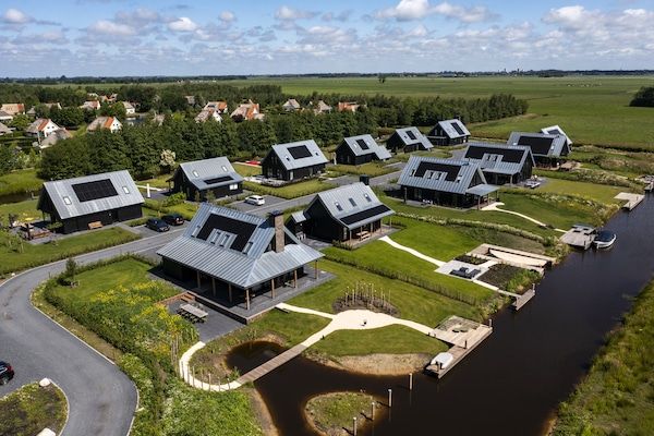 Park - Prachtige villa met ruime tuin in Sint Nicolaasga (1)