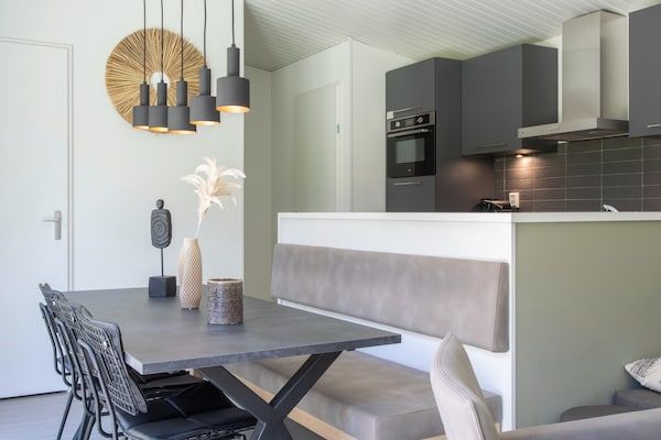 Eetkamer - Chalet met airconditioning nabij Eindhoven in Mierlo (3)