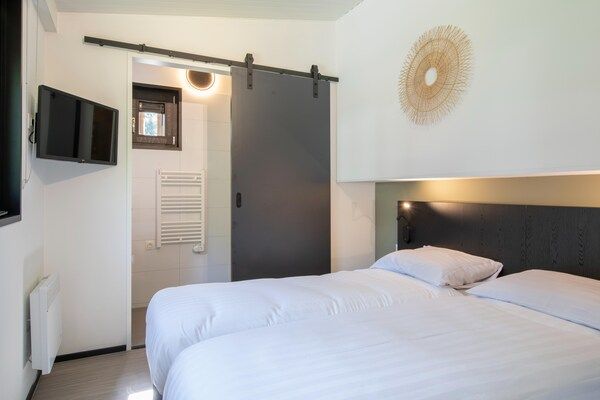 Slaapkamer - Chalet met airconditioning nabij Eindhoven in Mierlo (5)