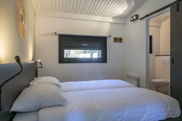 Slaapkamer - Chalet nabij Eindhoven met eigen sauna in Mierlo (5)