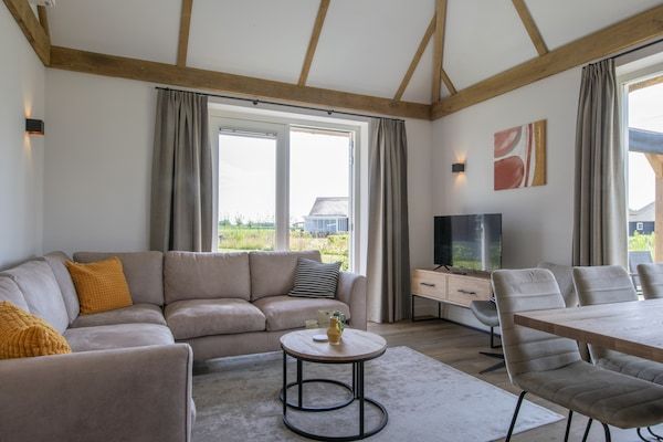 Woonkamer - Villa in Someren bij Golfbaan in Someren (3)
