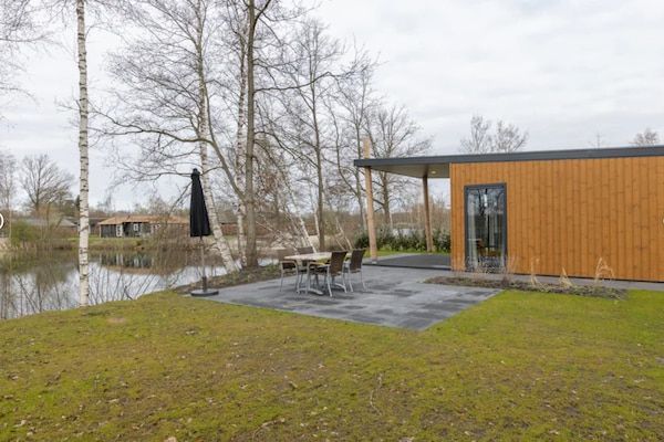 Buitenkant - Vakantiehuis aan het meer in Hoge Hexel (1)