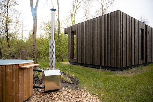 Buitenkant - Luxe lodge in Nederland met hottub in Zeewolde (2)