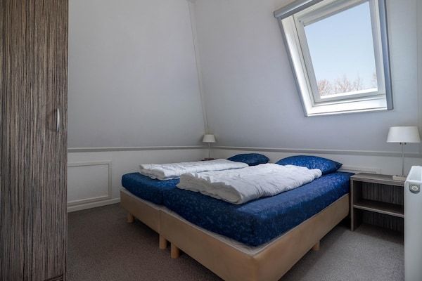 Slaapkamer - Villa vlakbij het meer in Makkum in Makkum (4)