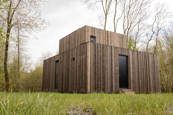 Buitenkant - Wellnessvilla met buitenspa in Zeewolde (1)