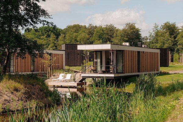 Buitenkant - Waterlodge in Nederland met Terras in Zeewolde (1)