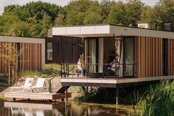 Buitenkant - Waterlodge in Lelystad met privé sauna in Zeewolde (1)
