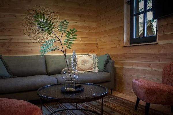 Woonkamer - Vakantiehuis in Brabant met privé spa in Uden (1)