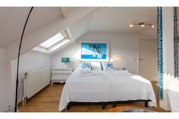 Slaapkamer - Licht appartement vlakbij het strand in Westkapelle (3)