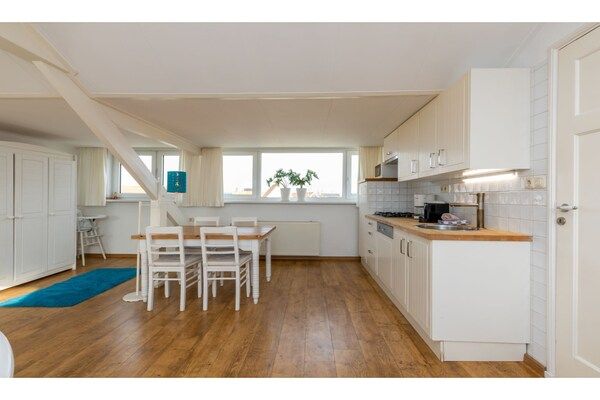 Keuken - Licht appartement vlakbij het strand in Westkapelle (2)