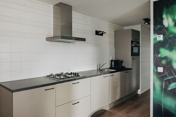 Keuken - Ruime villa in bospark in Schaijk (2)