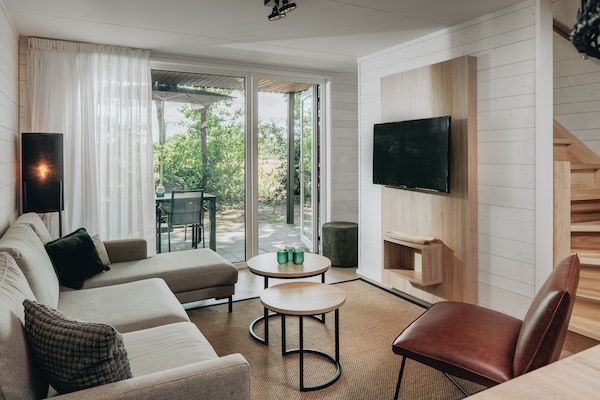 Woonkamer - Ruime villa in bospark in Schaijk (1)