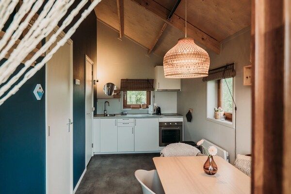 Keuken - Wellness Lodge met Hot Tub in Nederlandse Weiden in Ruinerwold (3)
