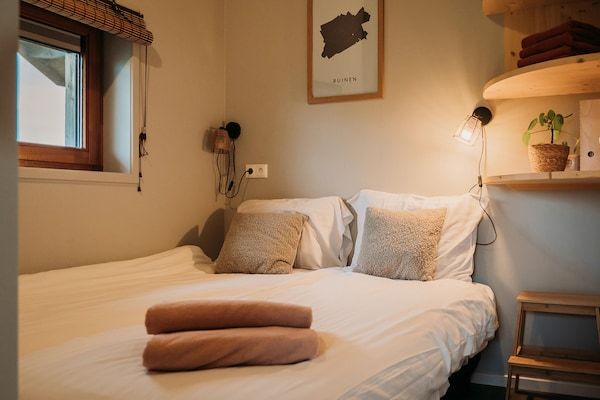 Slaapkamer - Wellness Lodge met Hot Tub in Nederlandse Weiden in Ruinerwold (4)