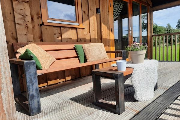 Terras - Wellness Lodge met Hot Tub in Nederlandse Weiden in Ruinerwold (5)