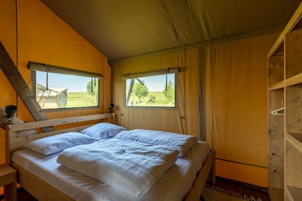 Slaapkamer - Glamping safari lodge aan het IJsselmeer in Andijk (5)