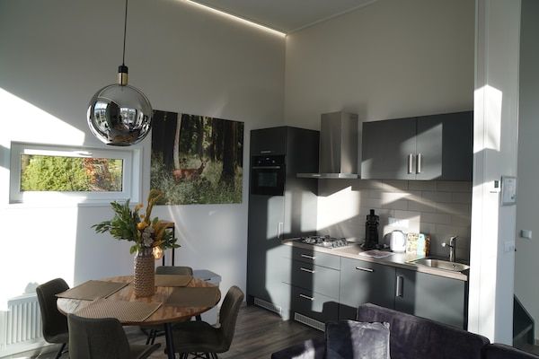 Keuken - Tiny House met uitzicht op het bos in Hoenderloo (2)