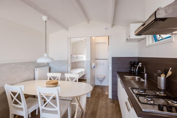 Eetkamer - Strandhuis in Julianadorp aan de Noordzee in Wijk aan Zee (4)
