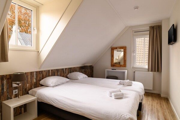 Slaapkamer - Villa met sauna, bubbelbad en veranda in Maastricht (5)