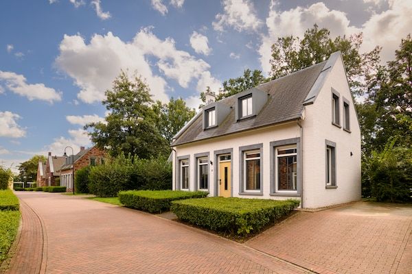 Buitenkant - Villa met sauna, bubbelbad en veranda in Maastricht (1)