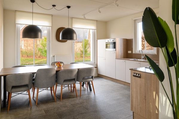 Eetkamer - Mooie villa met veranda bij vakantiepark in Maastricht (4)