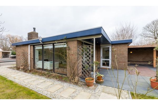 Buitenkant - Gastvrij familiehuis in Wolphaartsdijk (5)