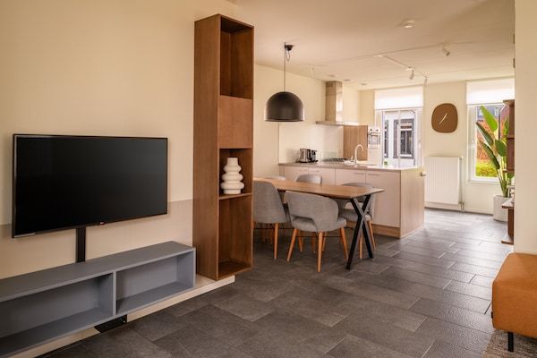 Eetkamer - Mooie villa met veranda 4 km. van Maastricht in Maastricht (3)