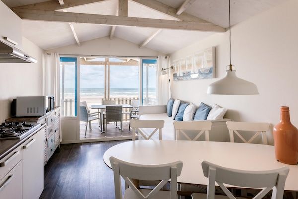 Eetkamer - Strandhuis in Wijk aan Zee met Uitzicht in Wijk aan Zee (1)