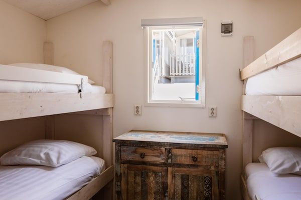 Slaapkamer - Strandhuis in Wijk aan Zee met Uitzicht in Wijk aan Zee (4)