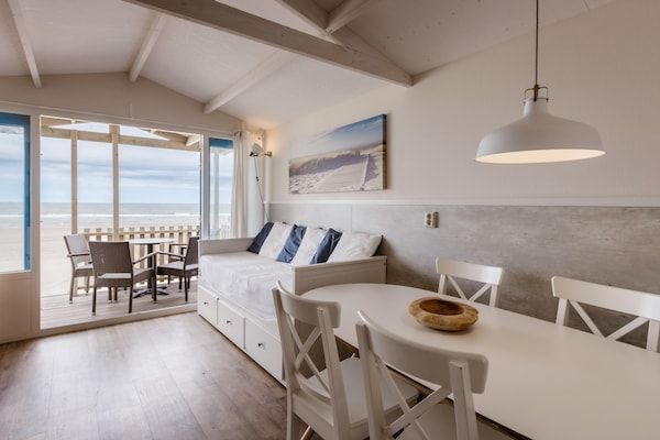 Eetkamer - Strandhuis in Wijk aan Zee met Uitzicht in Wijk aan Zee (2)