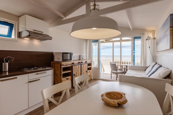Eetkamer - Strandhuis in Wijk aan Zee met Uitzicht in Wijk aan Zee (3)