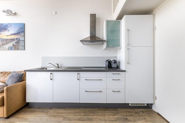 Keuken - Strandhuis in Julianadorp met Zeezicht in Julianadorp (4)