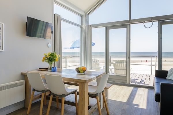 Eetkamer - Strandhuis in Julianadorp met Zeezicht in Julianadorp (1)