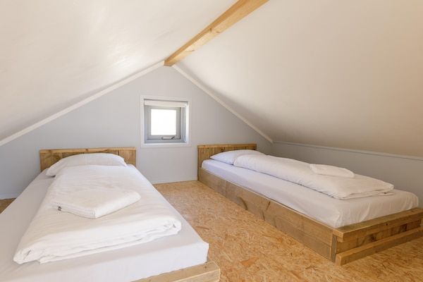 Slaapkamer - Strandhuis in Julianadorp met Zeezicht in Julianadorp (5)