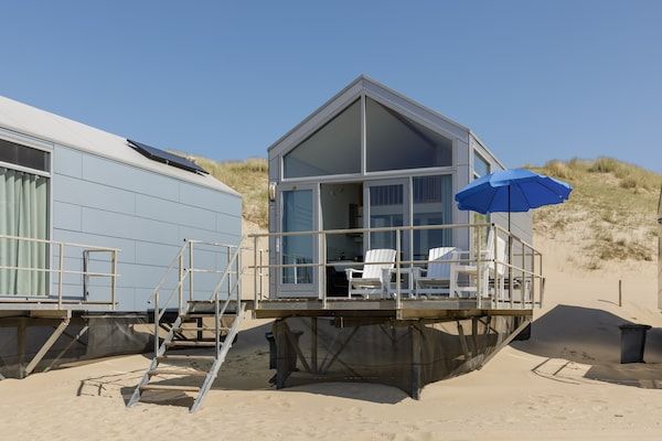 Buitenkant - Strandhuis in Julianadorp met Zeezicht in Julianadorp (2)