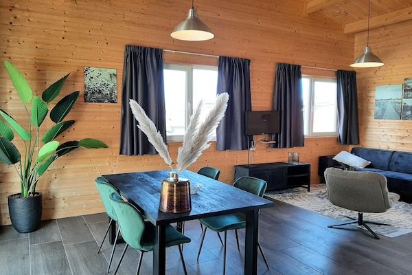 Eetkamer - Vakantiehuis met overdekt terras en zwembad in Someren-Heide (4)