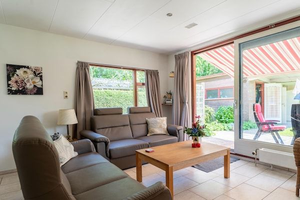 Woonkamer - Vakantiehuis Zeeland bij Westerschelde in Baarland (2)