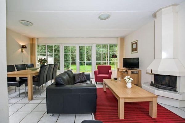 Woonkamer - Charmante schuilplaats in de natuur in Hellendoorn (3)
