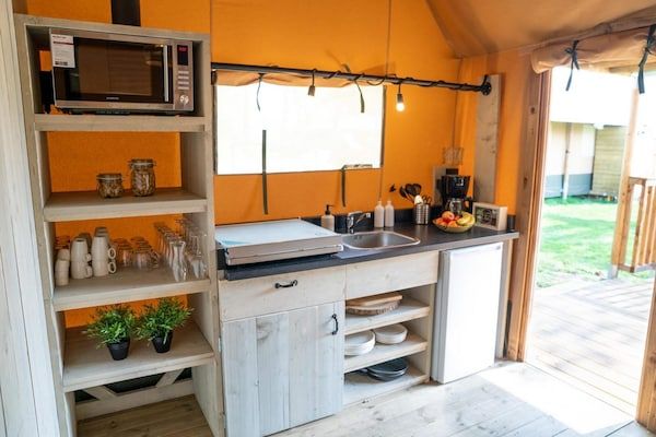 Keuken - Glamping Tent bij Rhederlaag Meer in Lathum (2)
