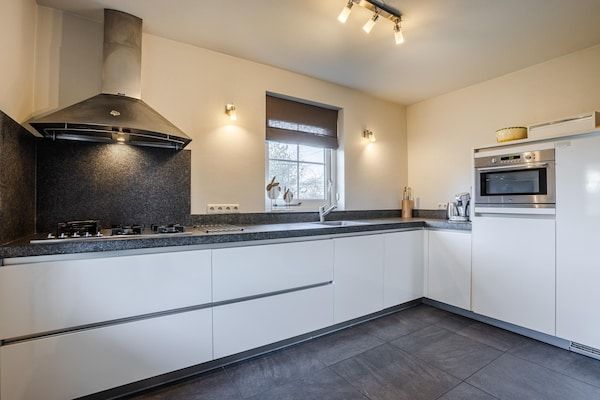 Keuken - Rieten villa vlakbij het strand in Hollum (4)