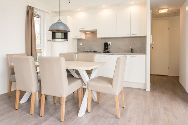 Keuken - Modern chalet vlakbij de kust in Hollum (3)