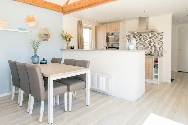 Eetkamer - Gezellige Lodge bij Hollum in Hollum (3)