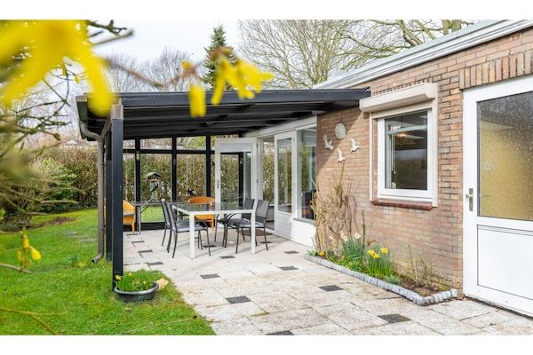 Terras - Vakantiehuis in de buurt van Veerse Meer in Kortgene (3)