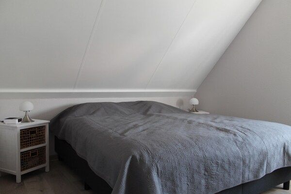 Slaapkamer - Vakantiehuis in Zeeland met tuin in Wemeldinge (4)