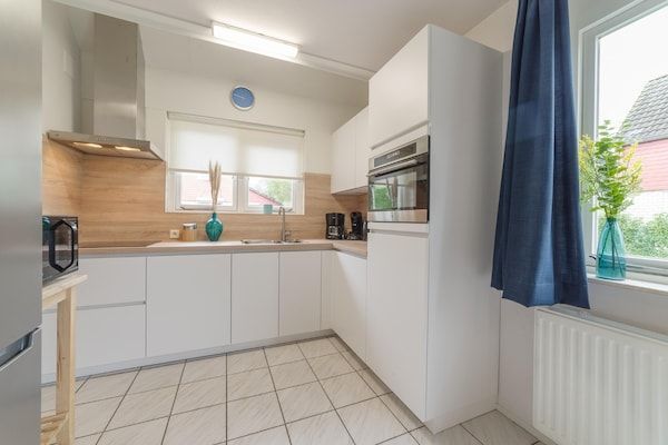 Keuken - Vakantiehuis in Zeeland met ruime tuin in Wemeldinge (3)