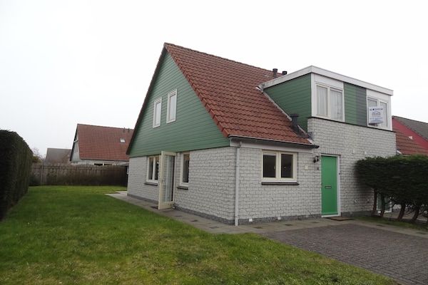 Buitenkant - Vakantiehuis in Zeeland met ruime tuin in Wemeldinge (1)