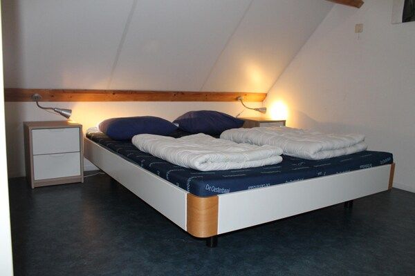 Slaapkamer - Vakantieverblijf aan zee in Zeeland in Wemeldinge (4)