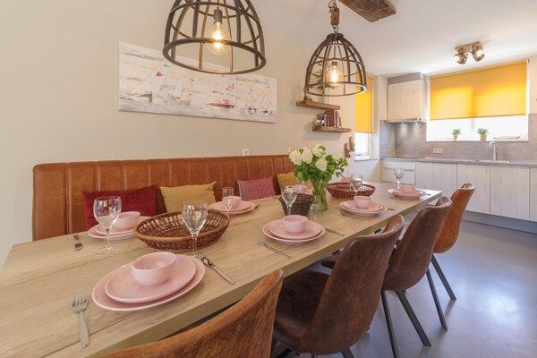 Eetkamer - Vakantiehuis in Zeeland met ruime tuin in Wemeldinge (3)