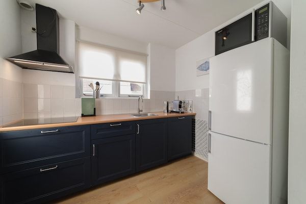Keuken - Vakantiehuis in Zeeland met ruime tuin in Wemeldinge (4)