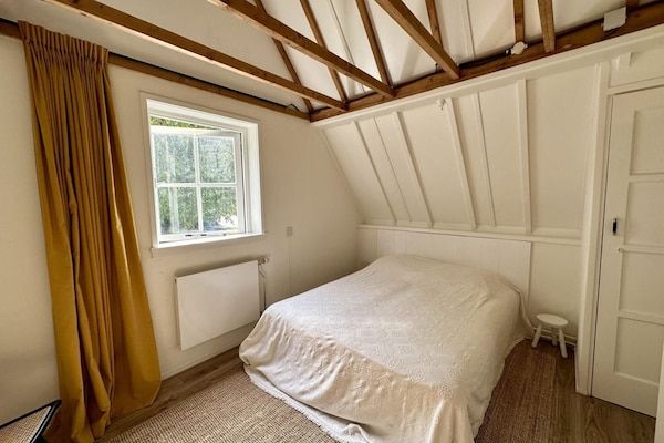 Slaapkamer - Fijn vakantiehuis centraal in Bergen in een heerlijke omgeving. in Bergen (5)